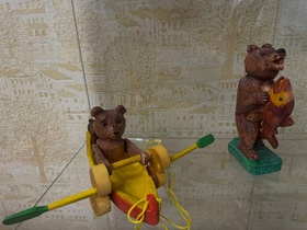 2вкаждойизбушкесвоиигрушкивыставкаде