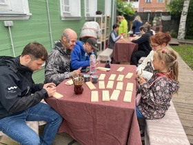 пче